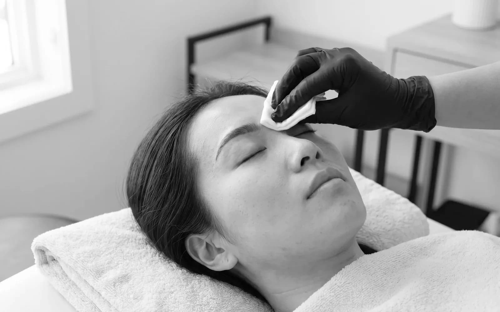 Brow Tinting: Benefits, Process and Choosing Your Shade