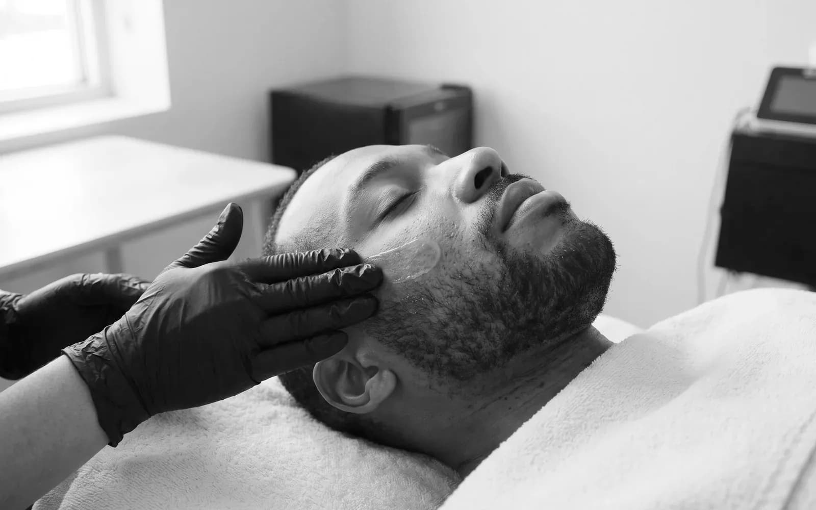 Prevent Ingrown Hairs After Facial Waxing: A Gentle Aftercare Guide